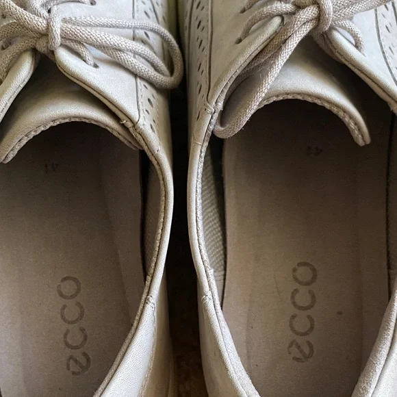 Women's Ecco Tan Lace-Up Shoes - Picture 4 of 7